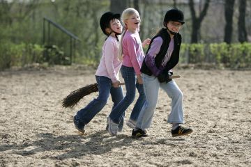 Kinderreiten, Spiele