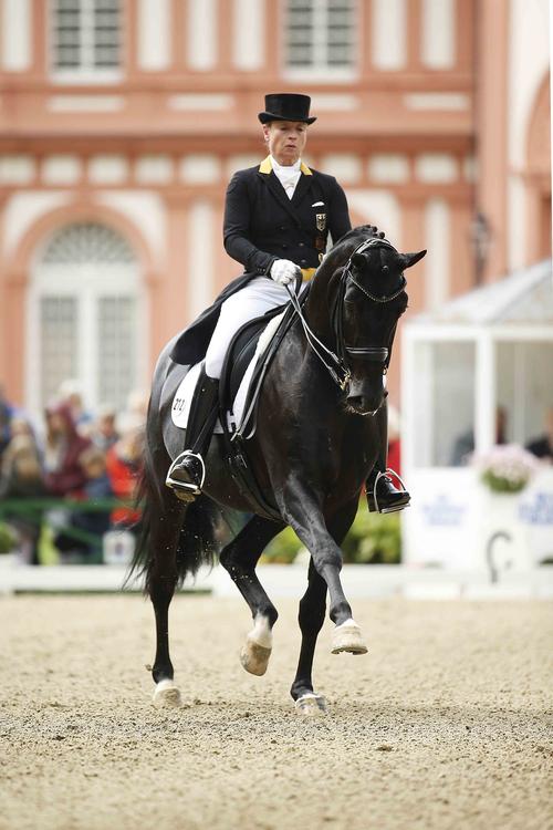 m-16-09-d1750-Isabell Werth-GER-Weihegold OLD